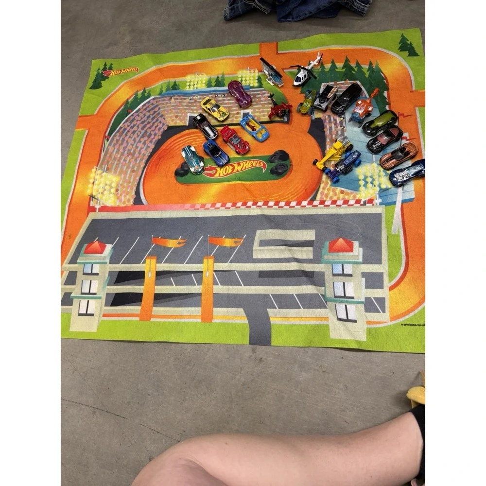 Hot Wheels Car Lot w Play Mat‎ Track Diecast Cars Mixed Lot Kids Toy Bundle
